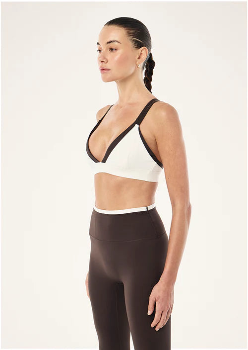 PE NATION - Activate Sports Bra - Coffee