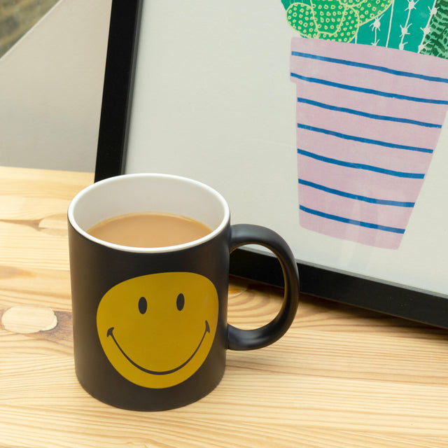 SMILEY - Magic Mug - Black / Yellow-Mugs-Smiley-UPTOWN LOCAL