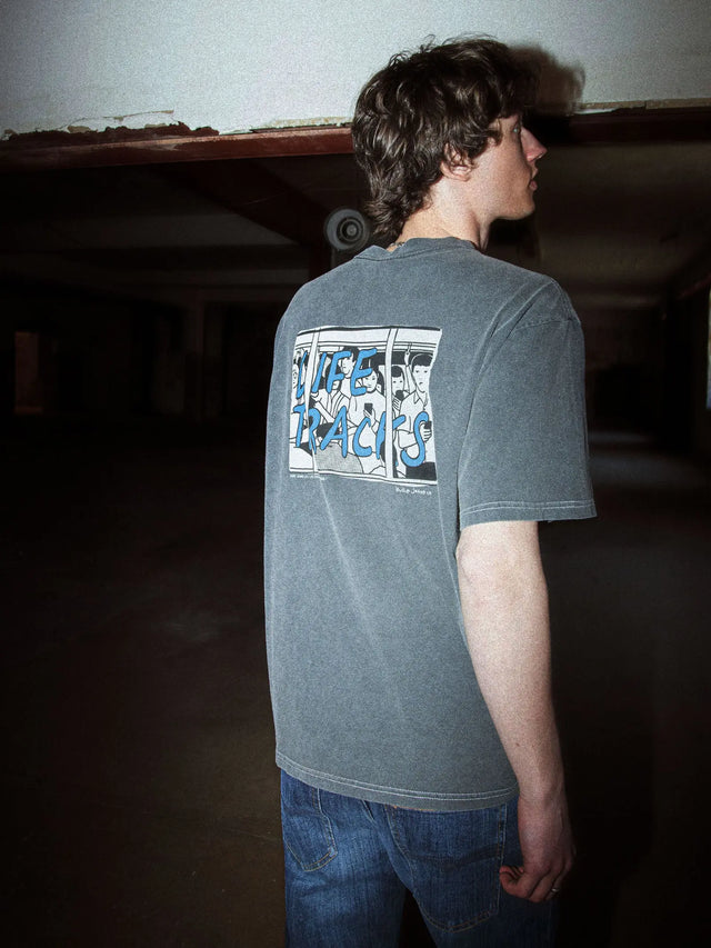 NUDIE JEANS - Koffe T-Shirt Life Tracks III - Antracite-T-Shirts-Nudie Jeans-S-UPTOWN LOCAL
